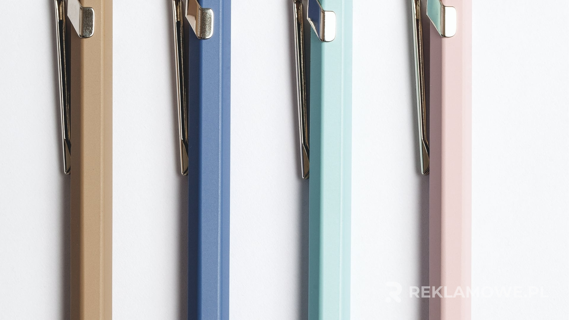 Długopis reklamowy na biurku