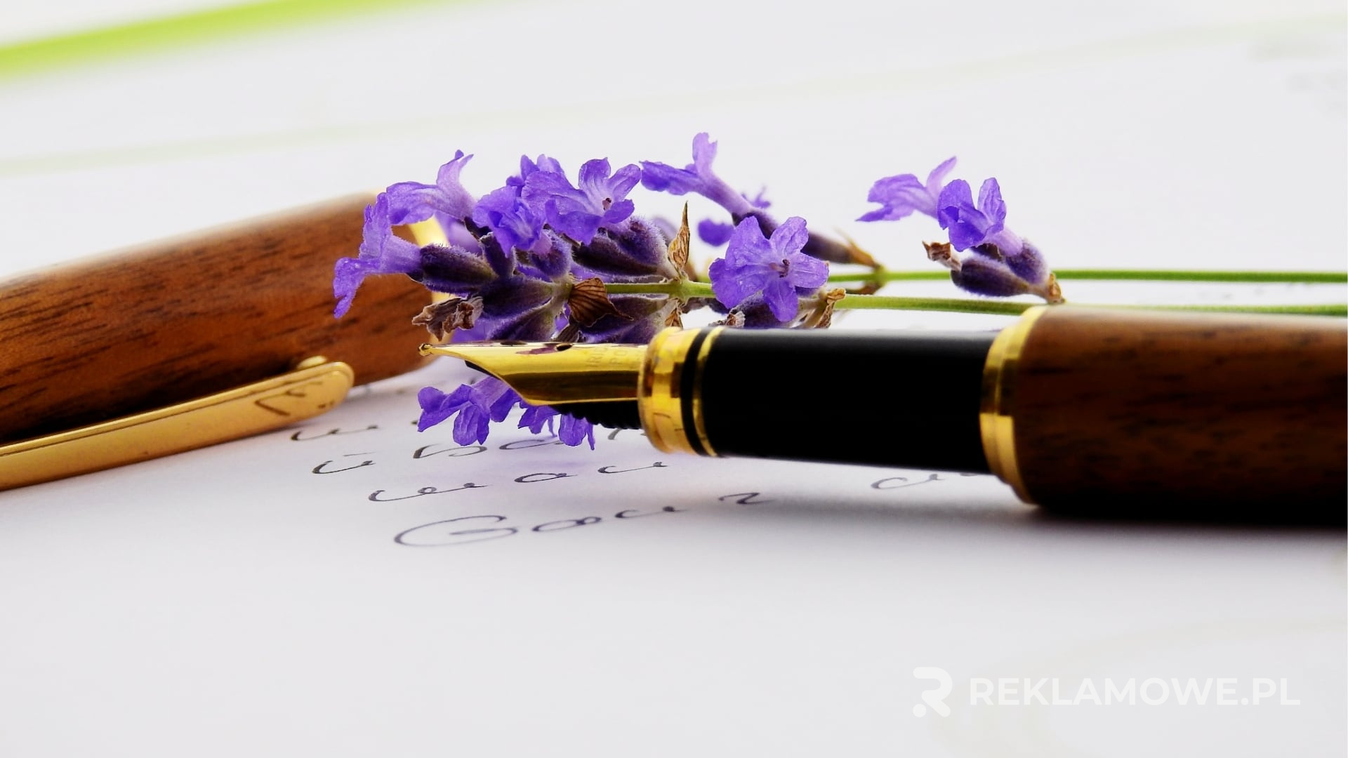 Różne materiały używane do produkcji długopisów reklamowych